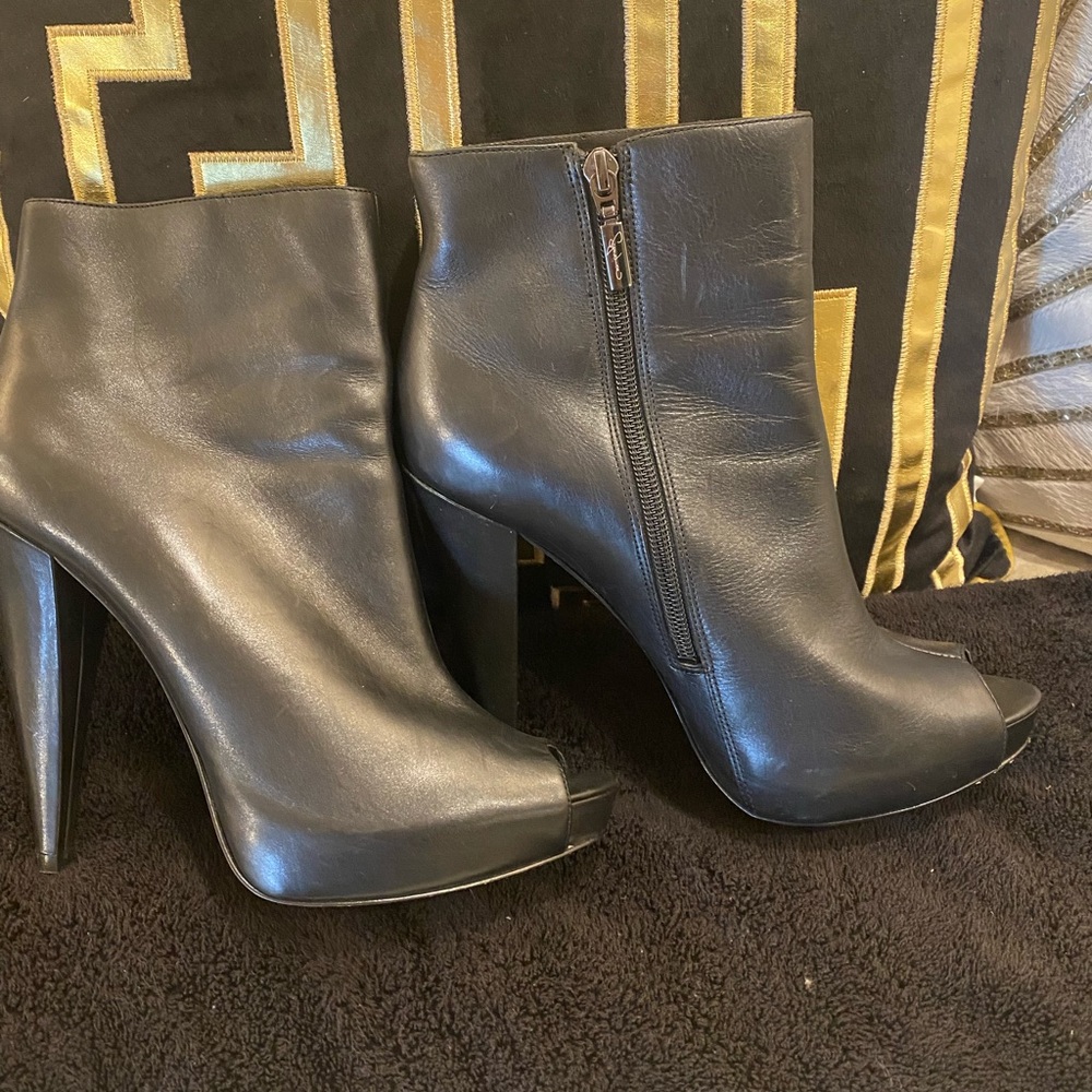 Black Report Signature high heel zip up sexy peep toe booties